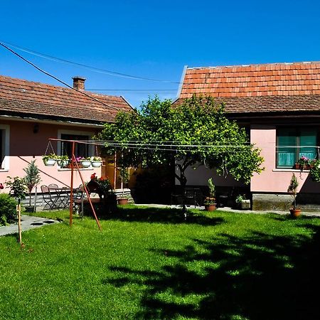 Lugas Szallas Jászberény Buitenkant foto