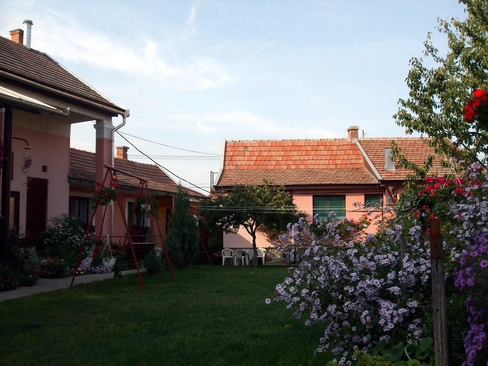 Lugas Szallas Jászberény Buitenkant foto