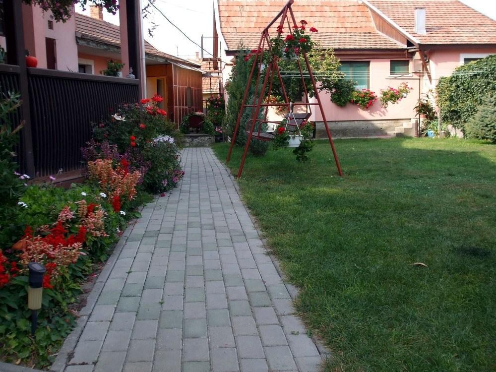 Lugas Szallas Jászberény Buitenkant foto