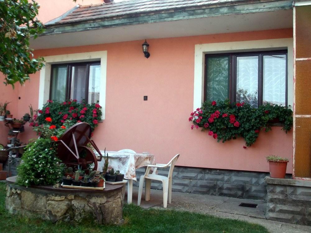 Lugas Szallas Jászberény Buitenkant foto
