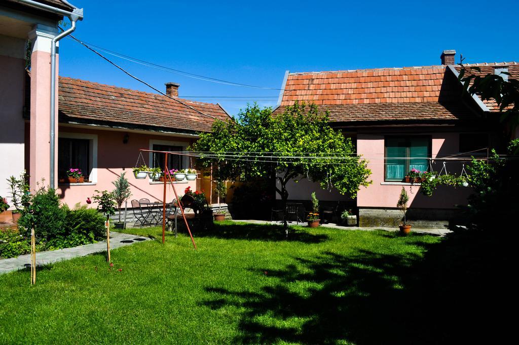 Lugas Szallas Jászberény Buitenkant foto